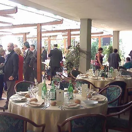 Holiday Hill Hotel
